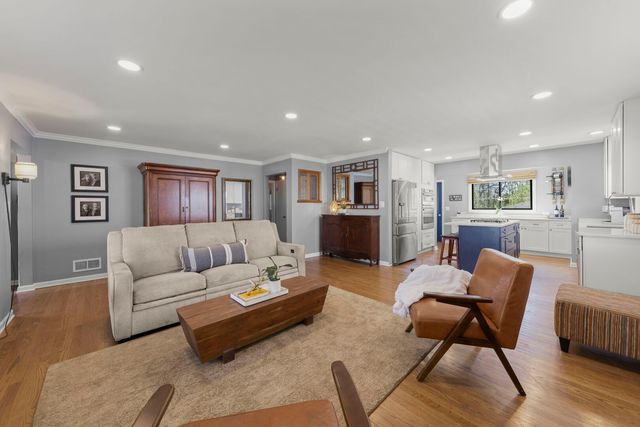 296 Kenilworth Avenue, Glen Ellyn, IL 60137