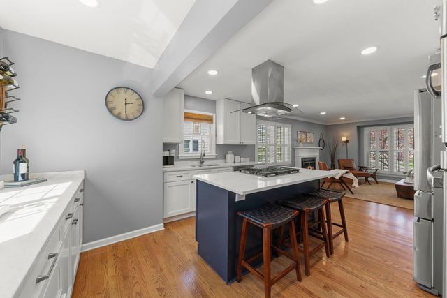 296 Kenilworth Avenue, Glen Ellyn, IL 60137