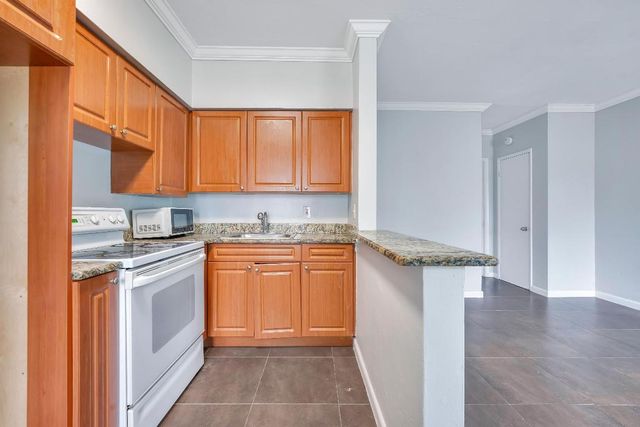 521 NE 82nd Terrace 9, Miami, FL 33138