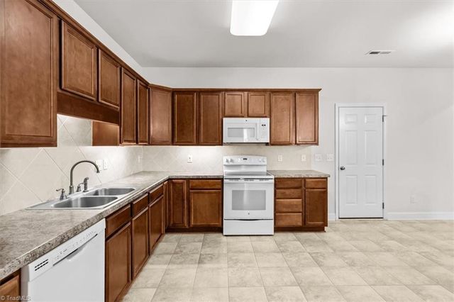 4320 Crosspointe Lane, Kernersville, NC 27284