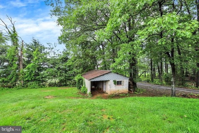 7712 APPLEBY RD, Harrisburg, PA 17112