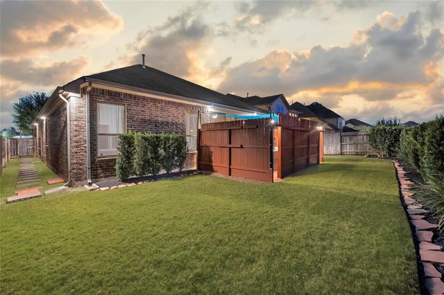 9619 Hideaway Green Drive, Richmond, TX 77406