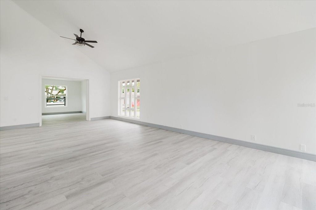 Image 11 of property listing at 3014 S WEST SHORE BOULEVARD W, Tampa, FL 33629