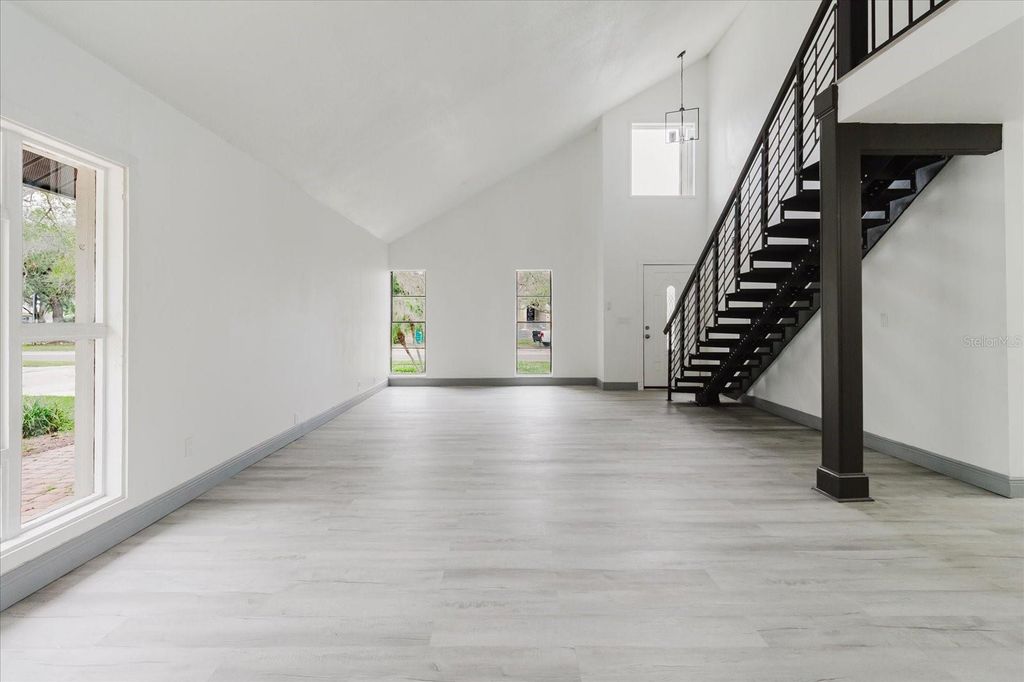 Image 12 of property listing at 3014 S WEST SHORE BOULEVARD W, Tampa, FL 33629