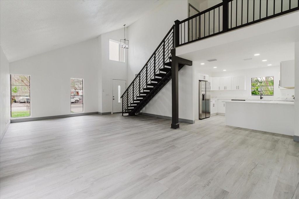 Image 13 of property listing at 3014 S WEST SHORE BOULEVARD W, Tampa, FL 33629