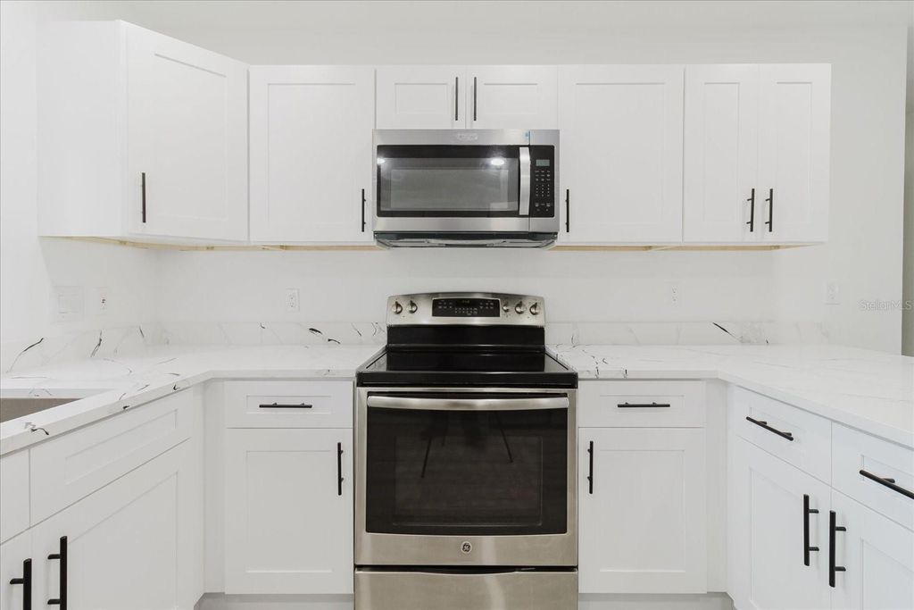 Image 22 of property listing at 3014 S WEST SHORE BOULEVARD W, Tampa, FL 33629