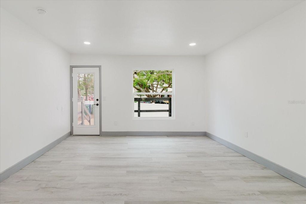 Image 25 of property listing at 3014 S WEST SHORE BOULEVARD W, Tampa, FL 33629