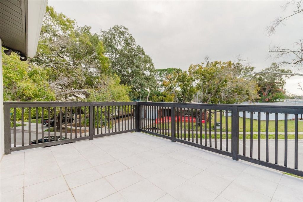 Image 39 of property listing at 3014 S WEST SHORE BOULEVARD W, Tampa, FL 33629
