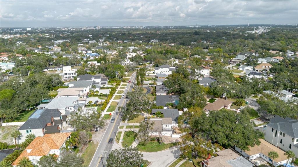 Image 72 of property listing at 3014 S WEST SHORE BOULEVARD W, Tampa, FL 33629