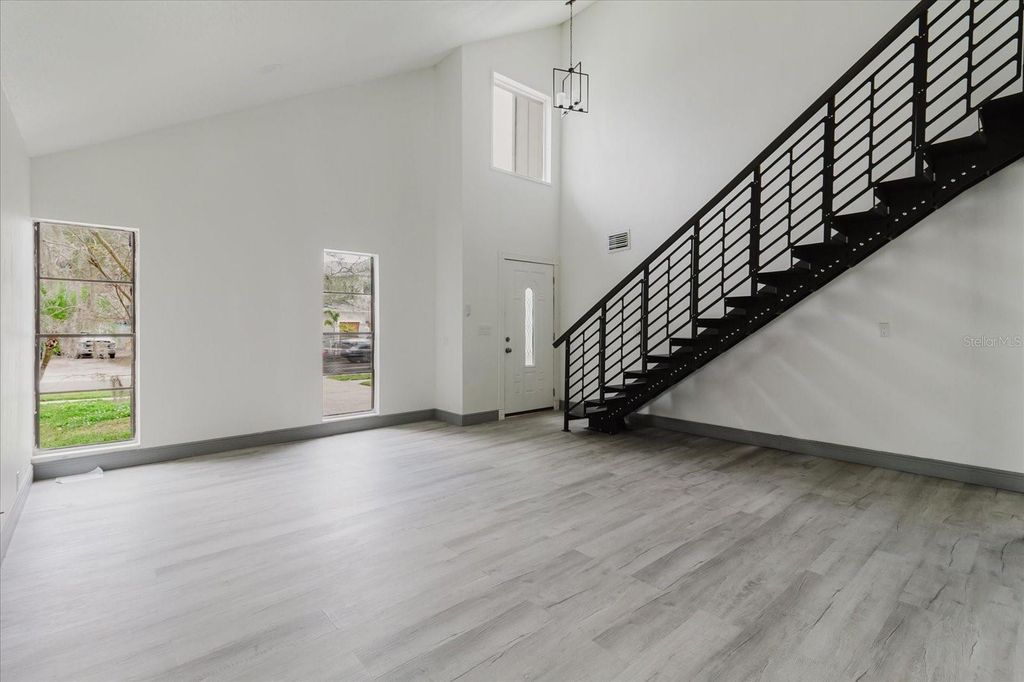 Image 9 of property listing at 3014 S WEST SHORE BOULEVARD W, Tampa, FL 33629
