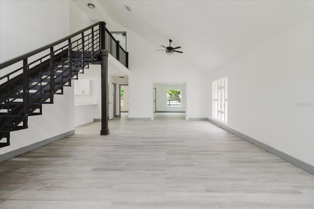Image 10 of property listing at 3014 S WEST SHORE BOULEVARD W, Tampa, FL 33629