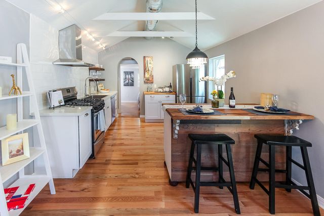 3018 3rd Street NW, Albuquerque, NM 87107