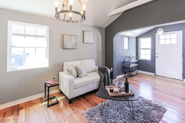 3018 3rd Street NW, Albuquerque, NM 87107