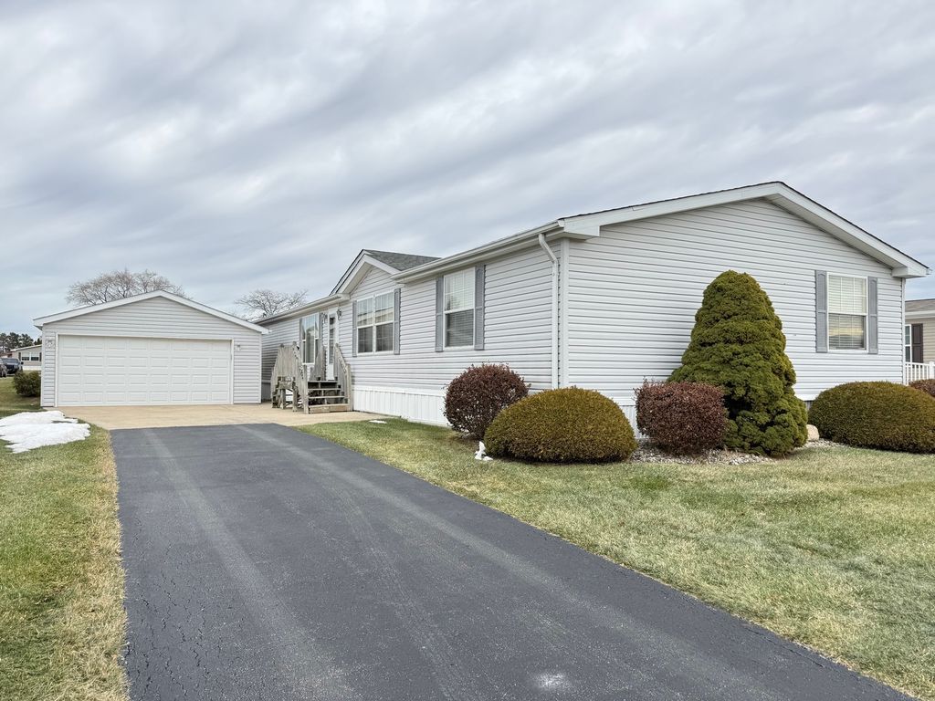 4 CYNTHIA Lane, Beecher, IL 60401