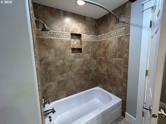 12800 Ne 20TH St, Vancouver, WA 98684