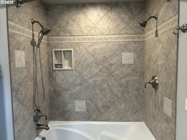 12800 Ne 20TH St, Vancouver, WA 98684