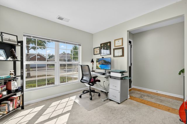 3162 Eastbank Circle, Mundelein, IL 60060