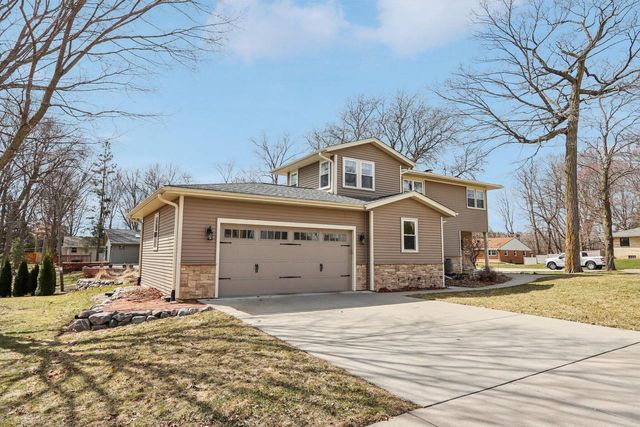 155 Concord LANE, West Bend, WI 53095