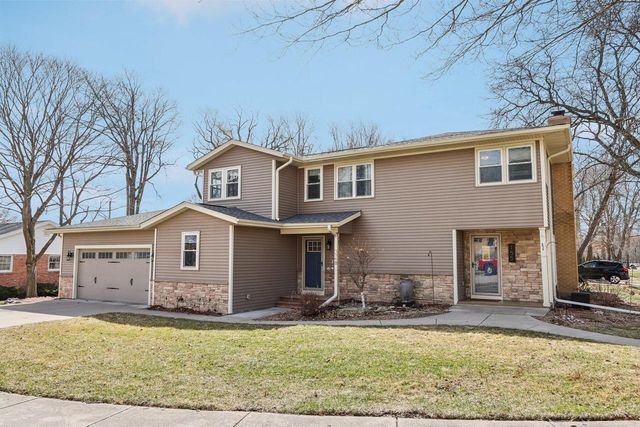155 Concord LANE, West Bend, WI 53095