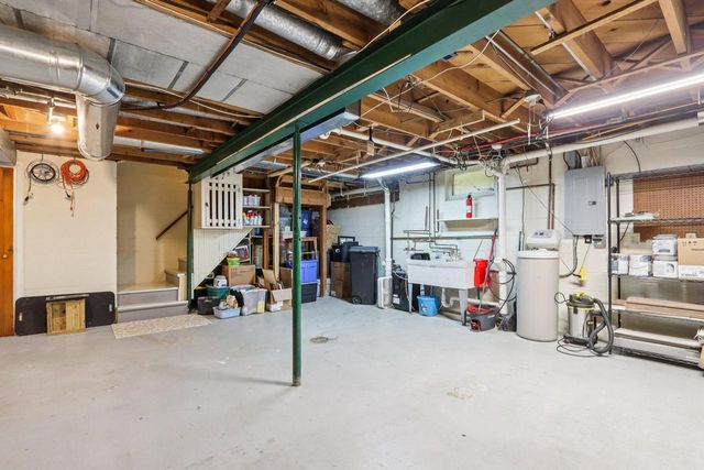 155 Concord LANE, West Bend, WI 53095