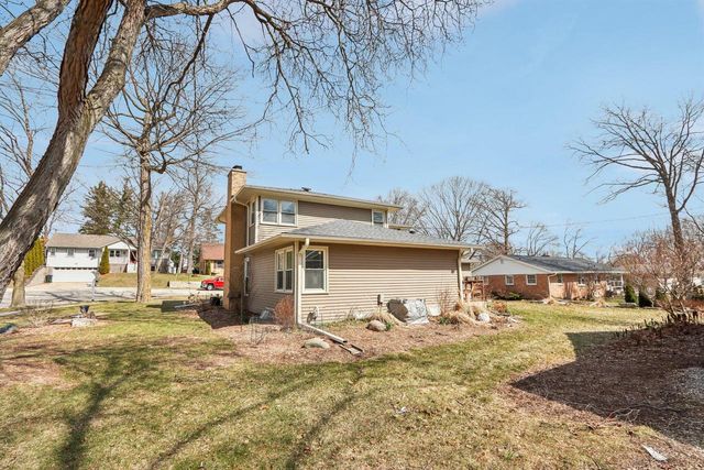 155 Concord LANE, West Bend, WI 53095