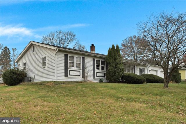 15 PHEASANT RUN, Fleetwood, PA 19522