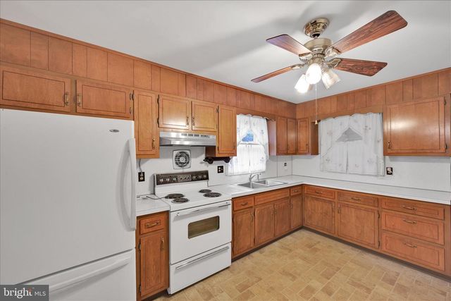 15 PHEASANT RUN, Fleetwood, PA 19522