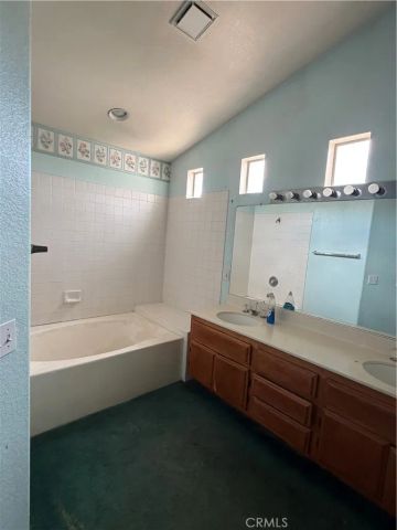 851 Chatham Way, San Jacinto, CA 92583