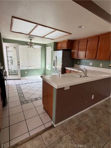 851 Chatham Way, San Jacinto, CA 92583