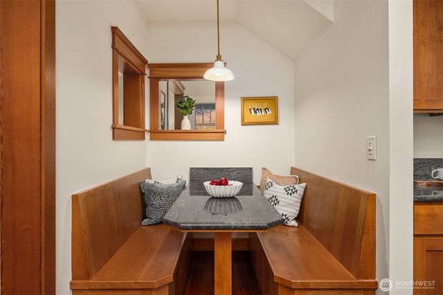 10202 Rodal Court NE, Bainbridge Island, WA 98110