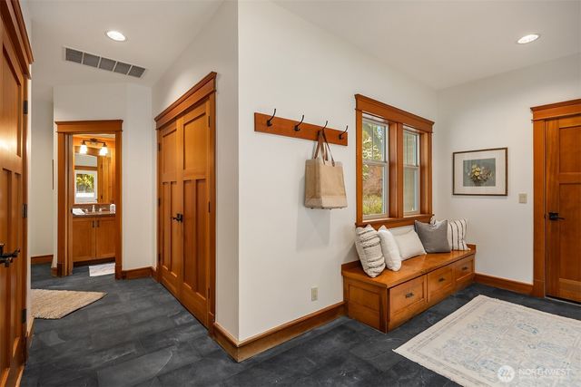 10202 Rodal Court NE, Bainbridge Island, WA 98110