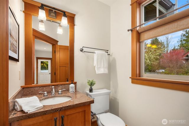 10202 Rodal Court NE, Bainbridge Island, WA 98110