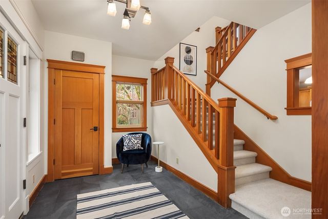 10202 Rodal Court NE, Bainbridge Island, WA 98110