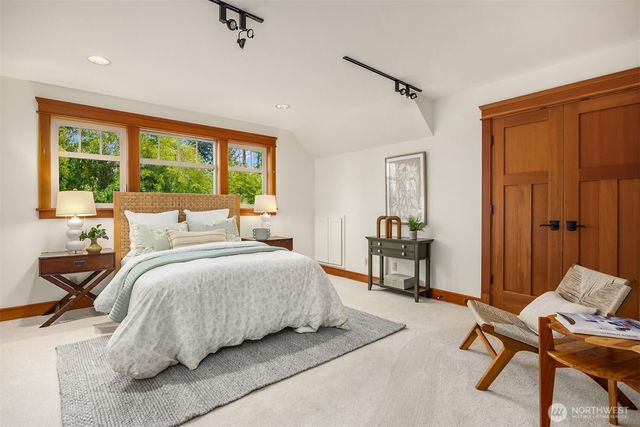 10202 Rodal Court NE, Bainbridge Island, WA 98110