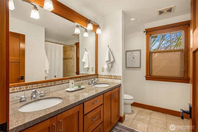 10202 Rodal Court NE, Bainbridge Island, WA 98110