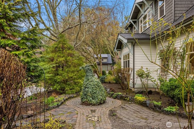 10202 Rodal Court NE, Bainbridge Island, WA 98110