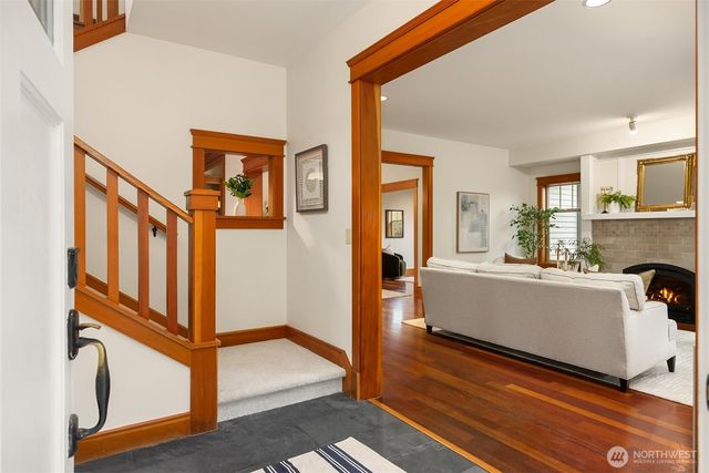10202 Rodal Court NE, Bainbridge Island, WA 98110