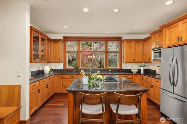 10202 Rodal Court NE, Bainbridge Island, WA 98110
