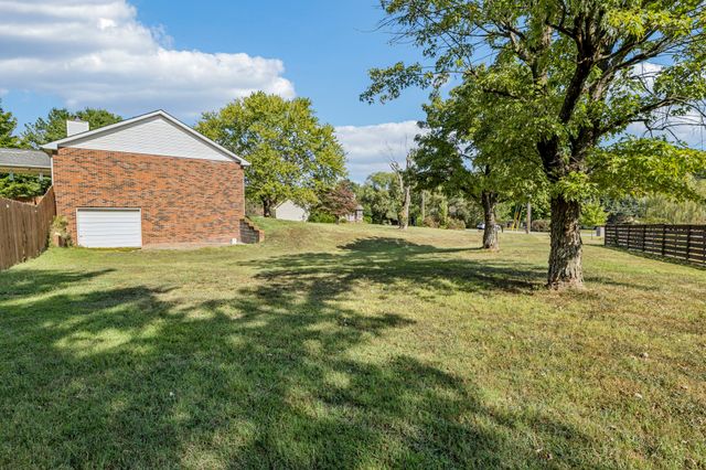 104 Jefferson Ct, White House, TN 37188
