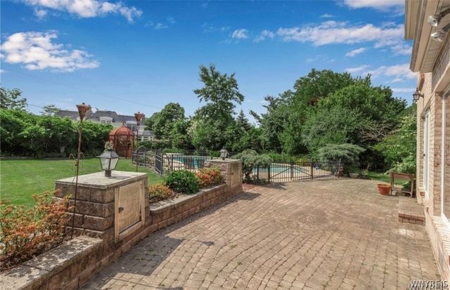 393 Dan Troy Drive, Amherst, NY 14221