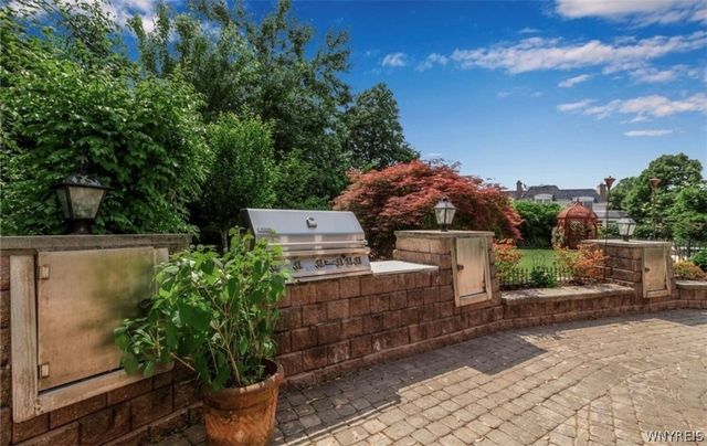 393 Dan Troy Drive, Amherst, NY 14221