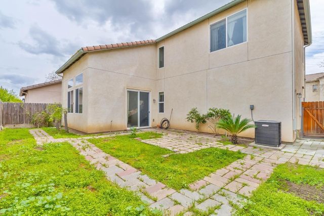 1744 Dali, Hanford, CA 93230