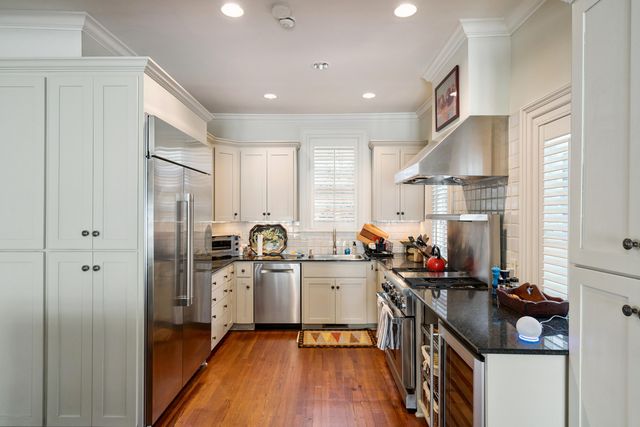 16 Water Street, Charleston, SC 29401