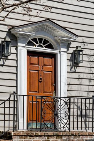 16 Water Street, Charleston, SC 29401