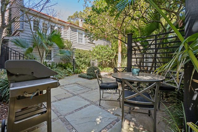 16 Water Street, Charleston, SC 29401