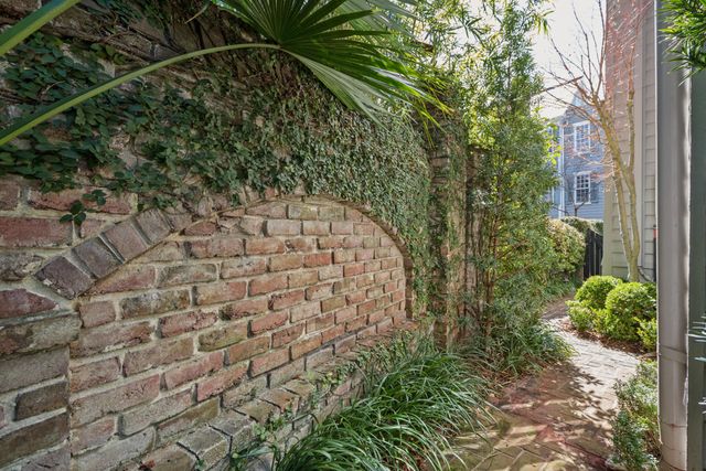 16 Water Street, Charleston, SC 29401