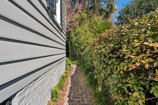 16 Water Street, Charleston, SC 29401