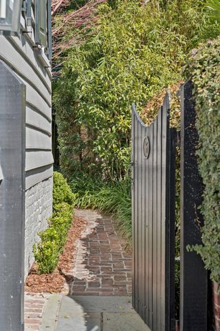 16 Water Street, Charleston, SC 29401