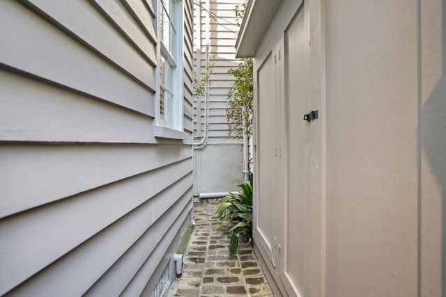 16 Water Street, Charleston, SC 29401