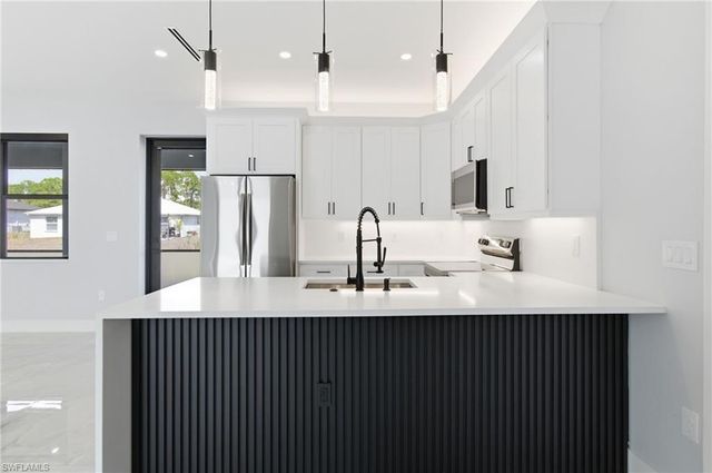 2902 21st ST W, Lehigh Acres, FL 33971